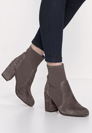 Kotníkové boty - dark grey