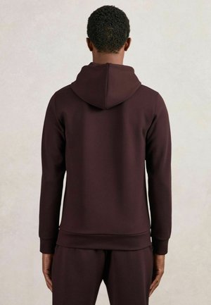 Bordeauxfarbener Hoodie mit Kordelzugkapuze, gerippten Bündchen und Saum. Aus weichem Stoff gefertigt, zeichnet sich durch eine glatte Textur und ein schlichtes Design aus.
