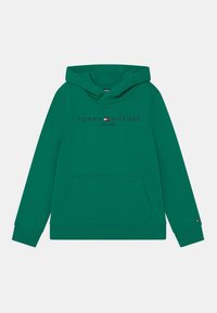 Sudadera verde hecha de un tejido suave con un bolsillo frontal, que presenta un estampado de logo en negro y puños y dobladillo acanalados.