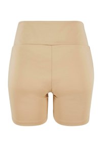 Alasti kõrge vöökohaga venitusshorts, ühtlane tekstuur ja lihtne disain. Omab minimaalset õmblust ja pole nähtavat riistvara.