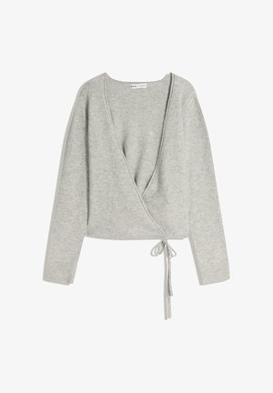 Maglione avvolgente grigio realizzato in morbido tessuto a maglia, con profondo scollo a V, maniche lunghe e cintura regolabile in vita.