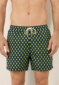 Pantaloni da bagno blu navy con motivo di rane in verde e azzurro chiaro, dotati di vita elastica e chiusura con cordino.