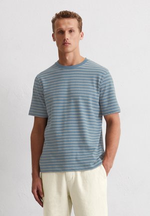 Striped t-shirt in soft blue with light beige horizontal stripes. Features a crew neckline and short sleeves, made from lightweight material.