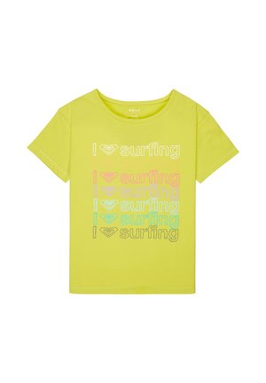 Leuchtend gelbes kurzärmeliges T-Shirt mit dem Text "Ich liebe Surfen" und einem Herz-Logo, das in vertikalen Reihen in verschiedenen Pastellfarben wiederholt wird.