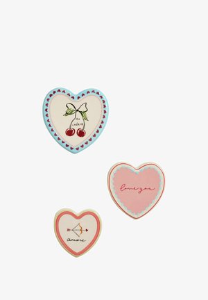 Next, SET OF 3 CERAMIC BRIGHT LOVE HEART WALL ARTS UNISEX - Dekorácia - multi