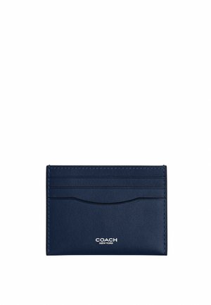 Porte-cartes en cuir bleu marine avec cinq emplacements pour cartes et logo Coach New York embossé en argent au centre avant.