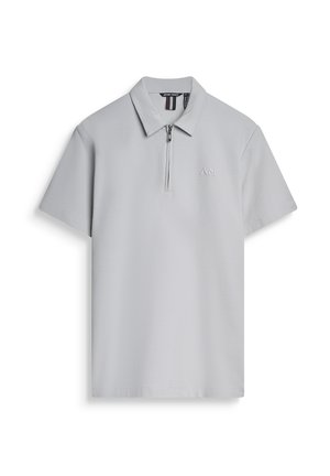 Graues Poloshirt mit Reißverschlusskragen, kurzen Ärmeln und strukturiertem Muster. Mit subtiler Logostickerei auf der Brust. Hergestellt aus atmungsaktivem Stoff.