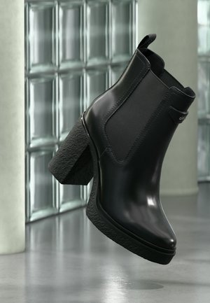 DKNY, TISDEL PLATFORM BOOTIE - Plateaustøvletter - black