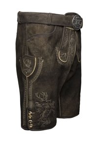 Los lederhosen de cuero marrón presentan intrincados bordados en plata, una hebilla metálica en el cinturón y botones decorativos en el lateral.