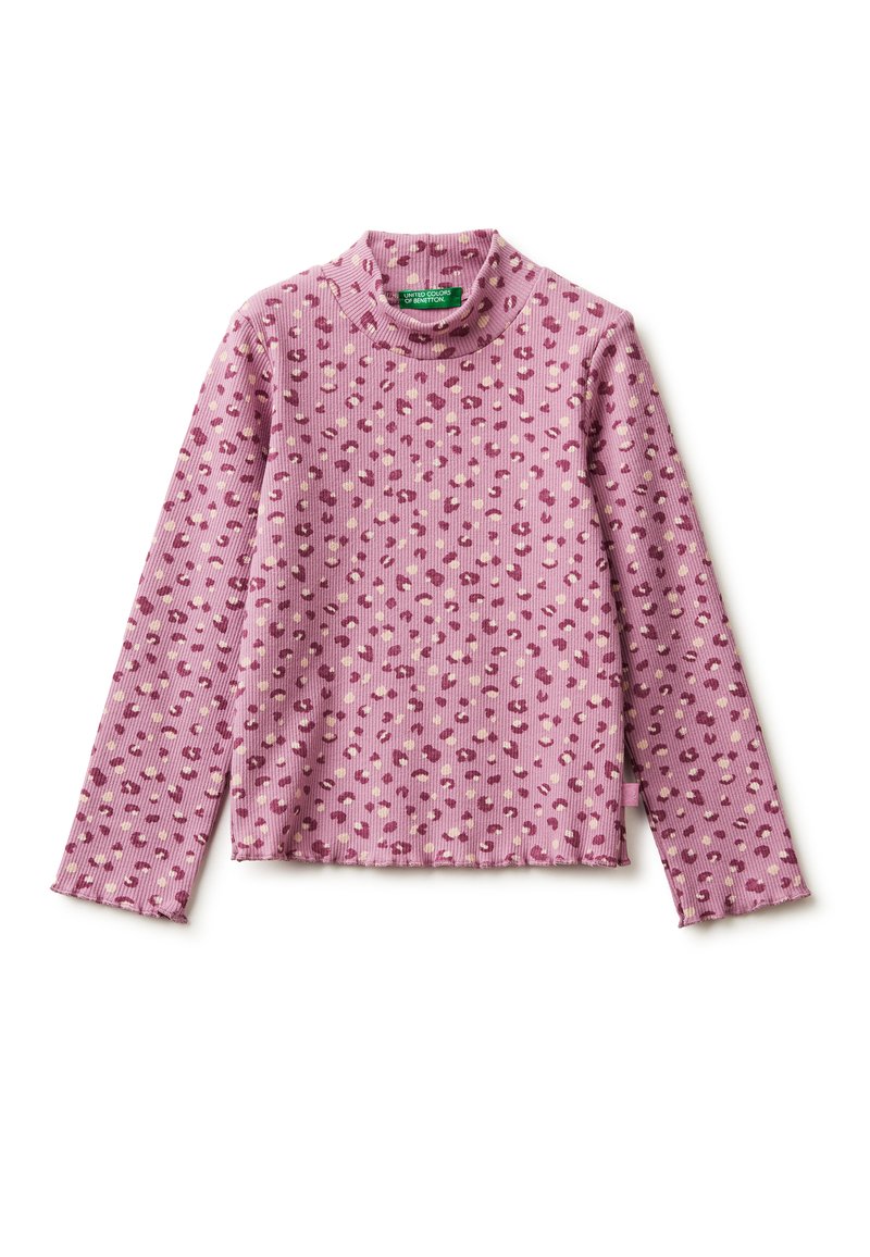 Rosa gerippter Rollkragenpullover mit einem Muster aus kleinen kastanienbraunen und cremefarbenen Punkten, langen Ärmeln und einem Saum, der bis zur Taille reicht.