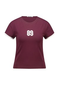Burgundin lyhythihainen t-paita valkoisilla hihoilla ja suuressa edessä olevassa painatuksessa valkoinen numero "89". Valmistettu pehmeästä puuvillamateriaalista.