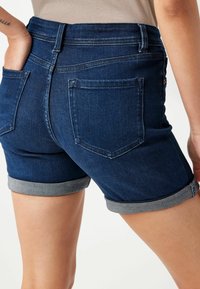 Next REGULAR FIT - Farkkushortsit - inky blue denim