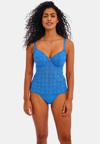 Set di bikini blu con motivo, composto da un top tankini con spalline regolabili e un accent decorativo sulla parte anteriore, abbinato a slip a vita alta.