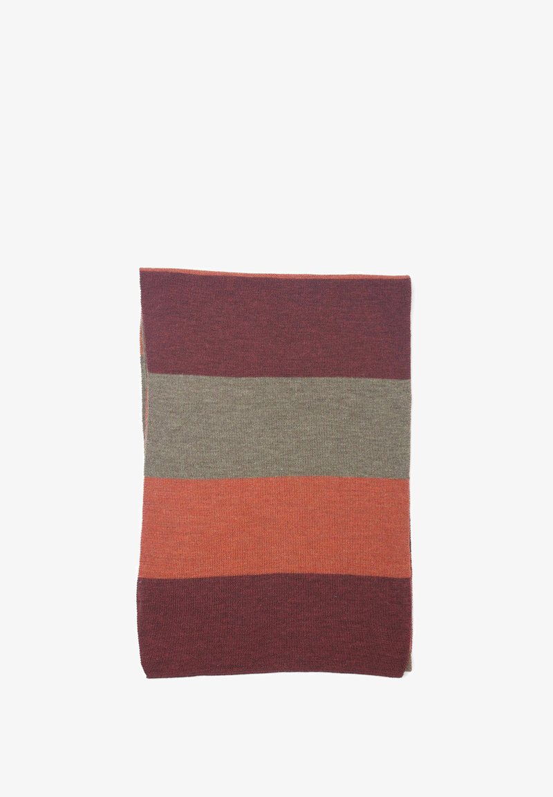 Couverture tissée présentant quatre bandes horizontales en rouge profond, orange atténué, vert olive et un marron foncé; texture douce.