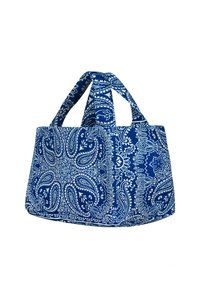 Niebieska torba materiałowa z białym wzorem paisley, z dwiema mocnymi uchwytami, prostokątnego kształtu i teksturowaną powierzchnią.