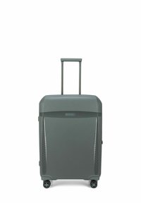 Valise rigide grise avec un motif texturé, poignée rétractable et quatre roulettes pivotantes pour une mobilité optimale. Présente une marque sur le devant.