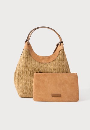 Pruun värvitud hobo-kott, millel on silede veluurpõhja ja ühesuguse mustriga tõmblukk-vutlar, omades kaarjat käepidet ja tekstuurse mustriga kangast.