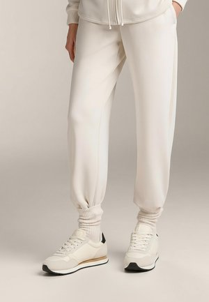 OYSHO Sportcipő - beige