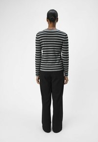 Object Sweter