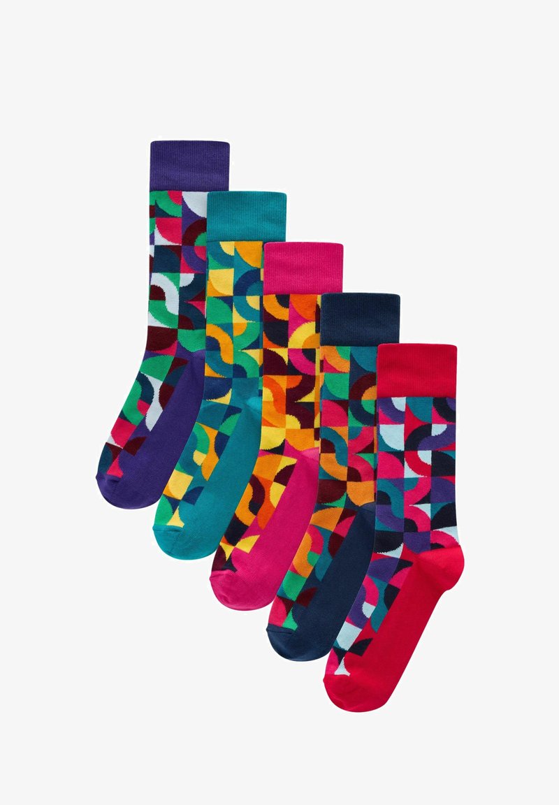 Fünf Paar gemusterte Socken mit geometrischen Designs in verschiedenen Farben, darunter Lila, Blau, Pink, Orange und Grün.