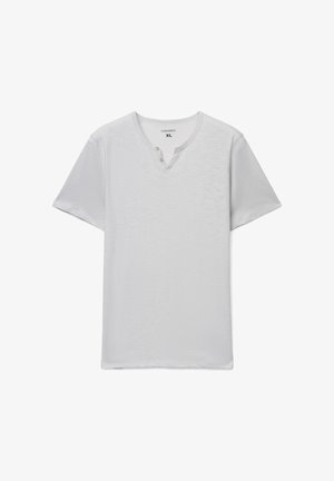 T-shirt grigio chiaro a maniche corte in morbido cotone. Presenta una scollatura Henley con due bottoni e una vestibilità comoda. Taglia XL.