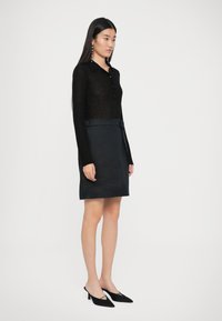 MM SCOGLIO - Trapecinis sijonas - black