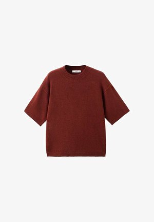 Pulover kratkih rukava boje hrđe, s rebrastim okruglim izrezom i mekanom teksturom. Jednostavan, kutijasti dizajn bez vidljivih uzoraka.