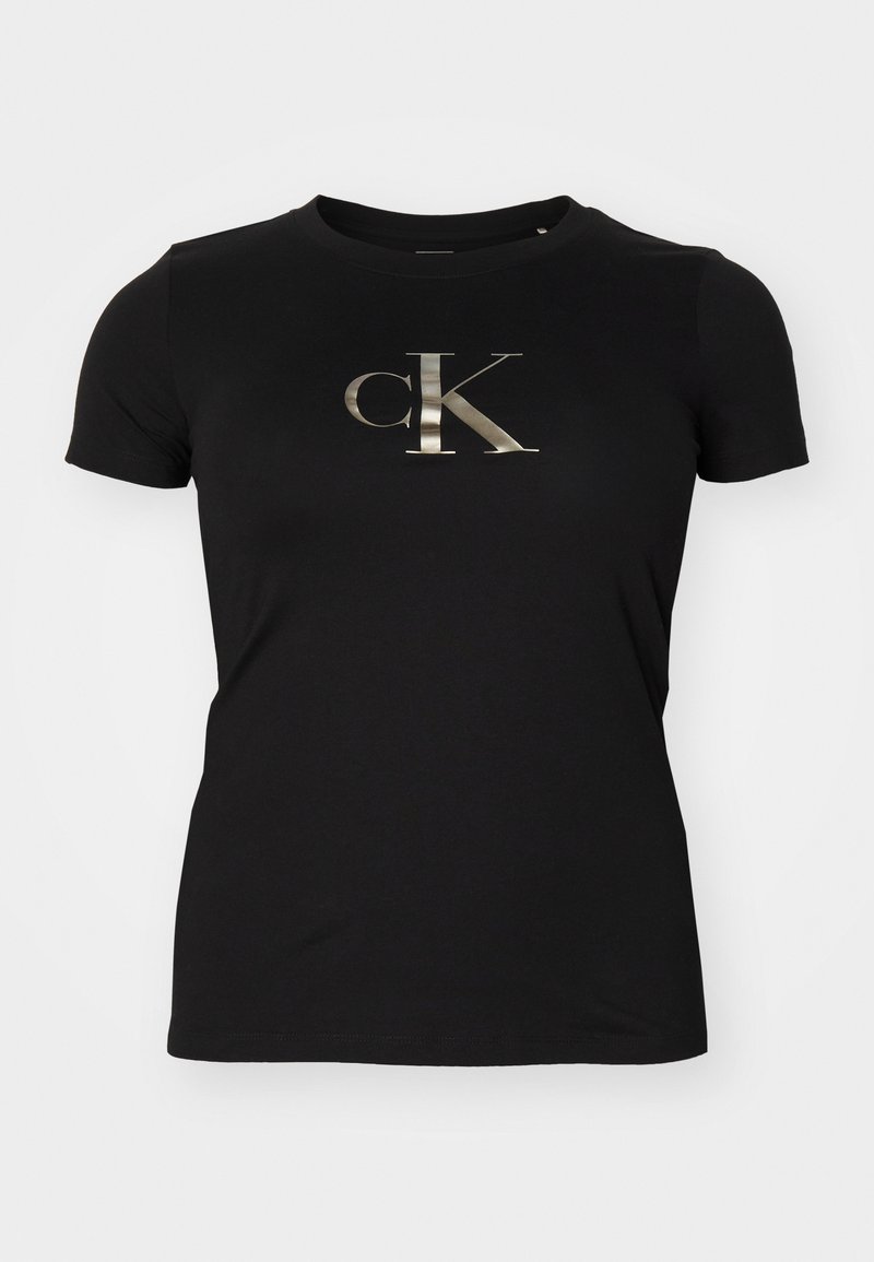 Czarna bawełniana koszulka z metalicznym srebrem logo "ck" z przodu. Krótkie rękawy i okrągły dekolt. Gładka tekstura.