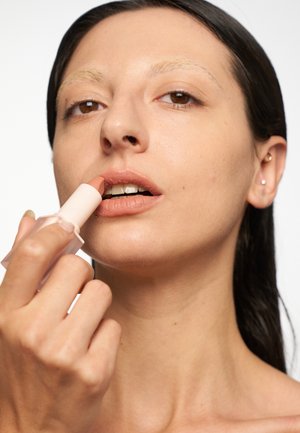Makeup Revolution Revolution Lip Allure Soft Satin Lipstick - Læbestifte - chauffeur nude