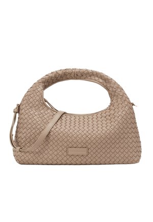 Beige geflochtene Lederhandtasche mit rundem Tragegriff oben und abnehmbarem Schulterriemen, versehen mit einem dezenten Markenlogo-Patch auf der Vorderseite.