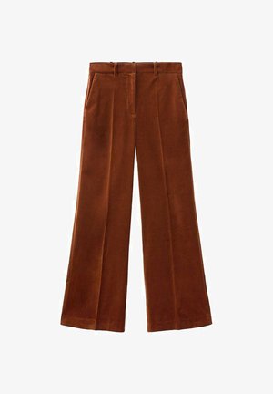 Pantaloni a gamba larga marroni realizzati in tessuto morbido, con una parte anteriore piatta, passanti per cintura e tasche laterali. Texture liscia e design su misura.