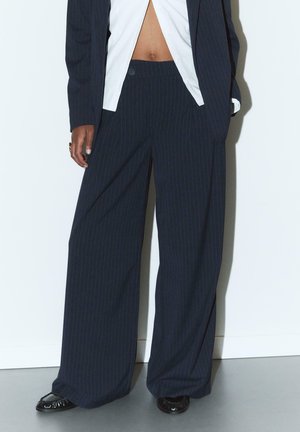 Stradivarius CASUAL STRIPED WITH CROSSOVER  - Broek - dark blue