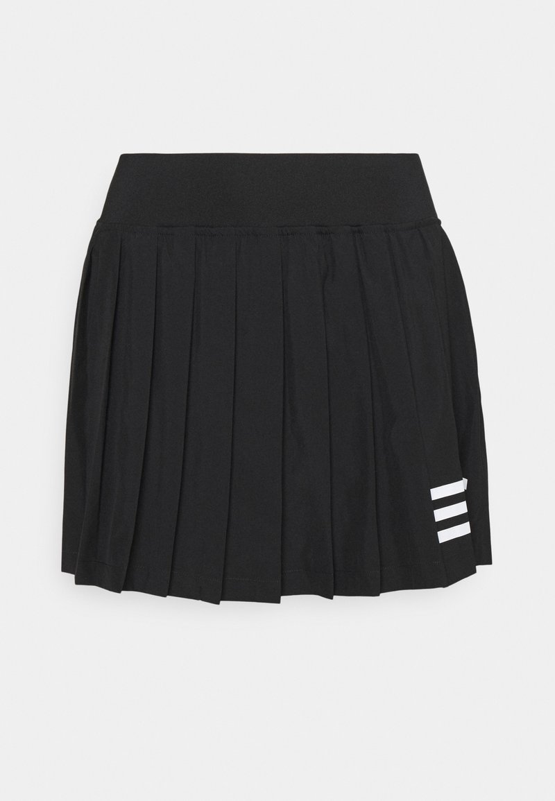Jupe plissée noire avec une large ceinture et trois bandes blanches horizontales près de l'ourlet côté droit.