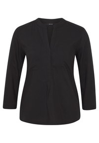 Camicia nera a maniche lunghe con colletto alla cinese, in tessuto leggero, due tasche sul petto e una vestibilità rilassata. Le cuciture decorative ne esaltano la struttura.