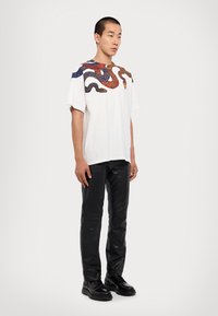 Just Cavalli FULL SNAKE - T-shirts med print - white