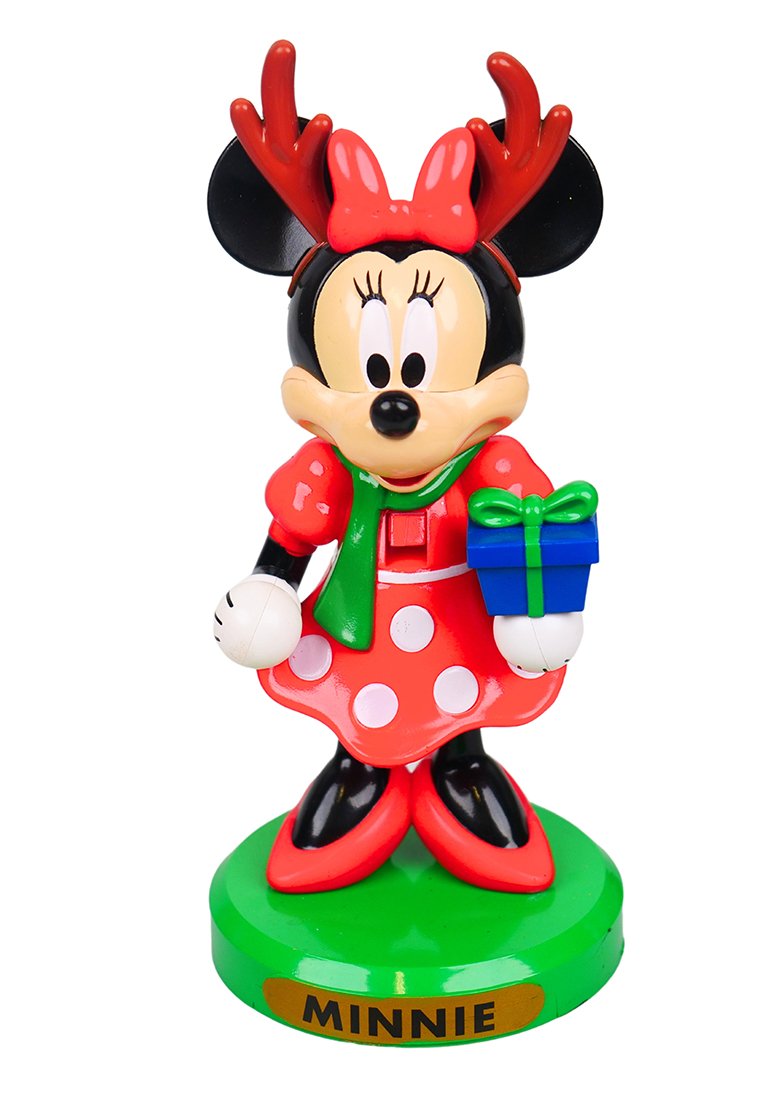 Plastic figuur van een cartoonpersonage met zwarte oren, een rode jurk met witte stippen, een groene sjaal, en die een blauwe cadeau-doos vasthoudt.