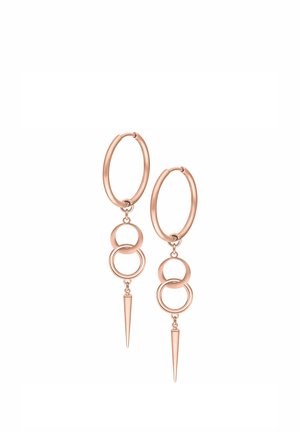 Roségoldene Creolen mit zwei ineinander verschlungenen Ringen und einem spitzen Spitzenanhänger, der unter jedem Paar hängt.