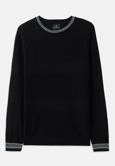 Pullover preto de malha com decote redondo. Apresenta riscas texturizadas e punhos e gola em ribanço multicoloridos. Mangas longas.