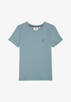 Camiseta de cuello redondo de color azul claro, hecha de algodón, con un pequeño logo bordado en rojo, blanco y azul marino en el lado izquierdo del pecho. Mango corto.