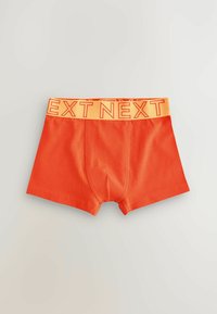 Boxers pour hommes en tissu orange vif avec un ajustement serré. La ceinture est jaune avec "NEXT" imprimé en rouge. Texture lisse et sans motifs visibles.