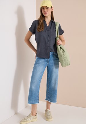Cecil, 3/4 WIDE-LEG JEANS IN A LOOSE FIT - Wide leg - light blue washed