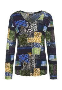 Langärmliges Hemd mit einem Patchwork-Design, das verschiedene Muster in Blau, Grün, Schwarz und Gelb zeigt; V-Ausschnitt und weiche Stoffstruktur.