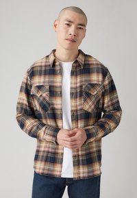 Levi's® RELAXED WESTERN - Camisa - brown