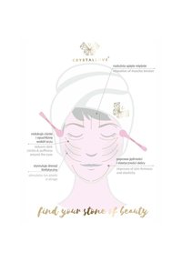 Diagramma che mostra un volto con caratteristiche etichettate relative ai trattamenti facciali. Colori chiari, accenti rosa e istruzioni testuali evidenziano i benefici.