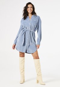 Garcia Vestido camisero - faded denim