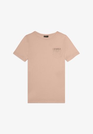 T-shirt beige à manches courtes avec une petite poche poitrine cloutée portant le nom de la marque "FREDDY".