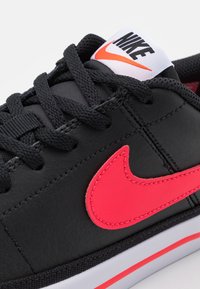 Nike Sportswear COURT LEGACY - Sapatilhas - black/siren red/white