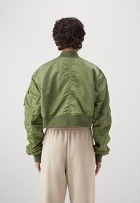 Alpha Industries BOXY - Bomber stiliaus striukė - sage green
