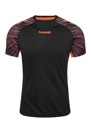 Korte mouwen sportshirt met een zwarte basis en oranje accenten, voorzien van een patroon op de mouwen. Gemaakt van ademend materiaal.