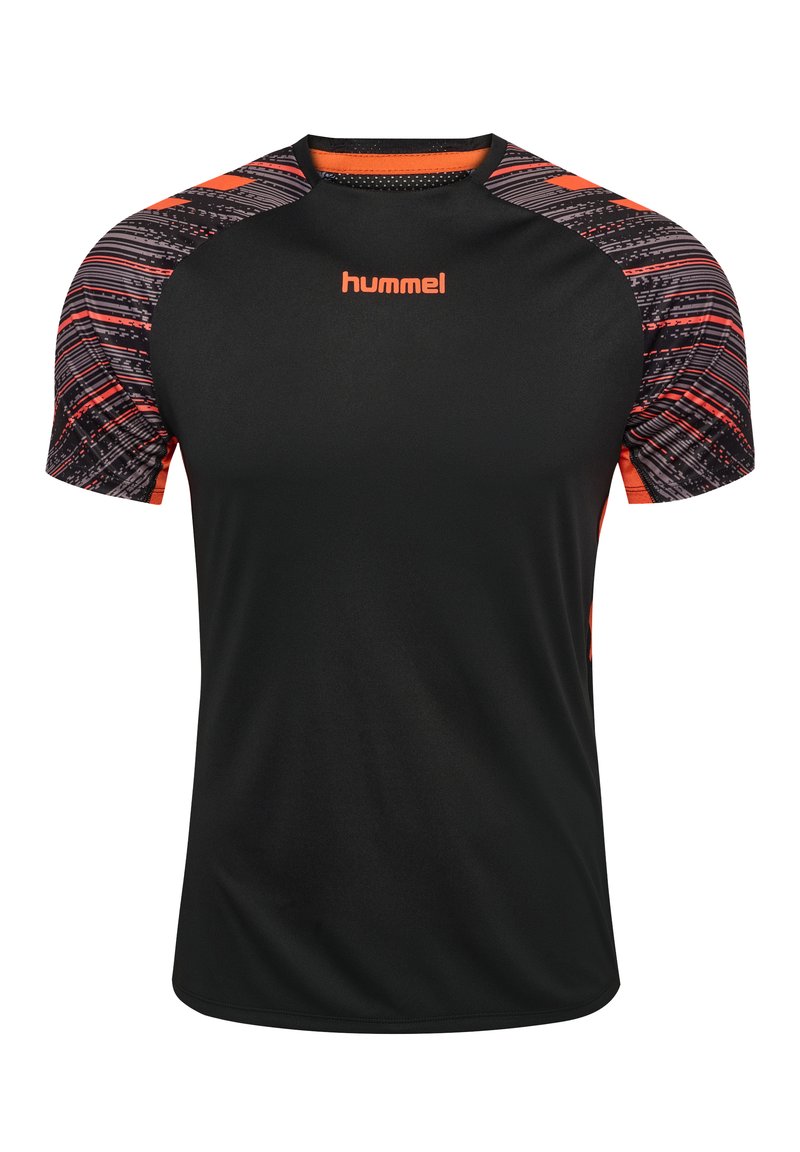 Korte mouwen sportshirt met een zwarte basis en oranje accenten, voorzien van een patroon op de mouwen. Gemaakt van ademend materiaal.